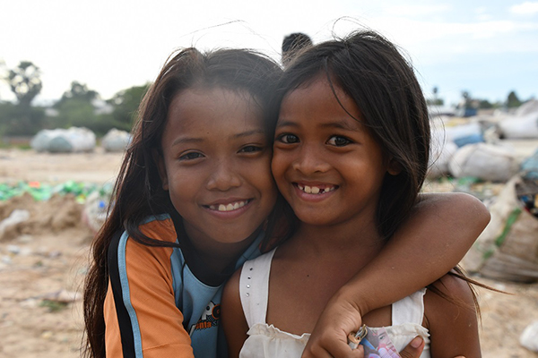 カンボジアのスラムで暮らす子どもたち